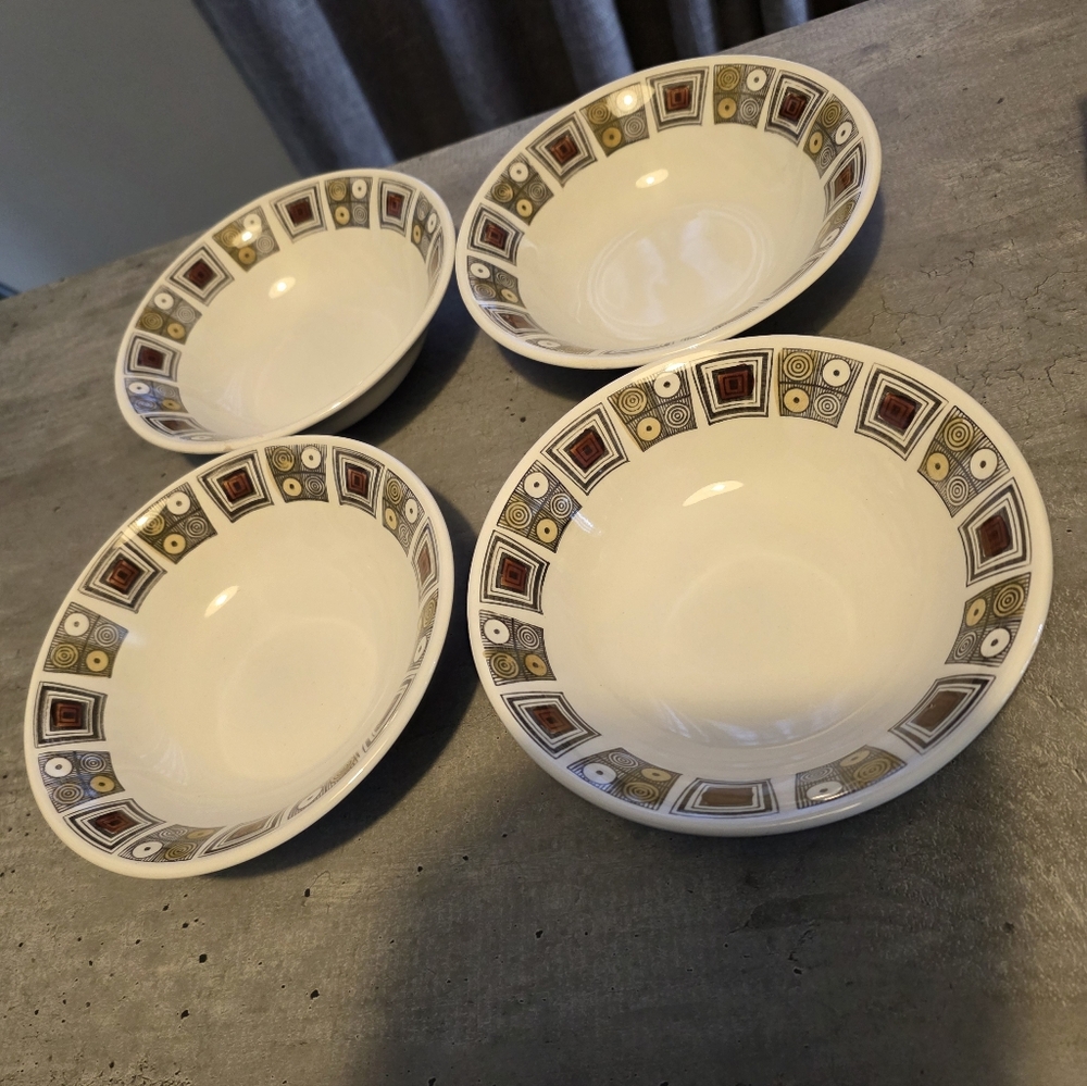 Kathie Winkle/Rushstone pattern/ironstone Bowls/ Broadhurst Potteries/Set